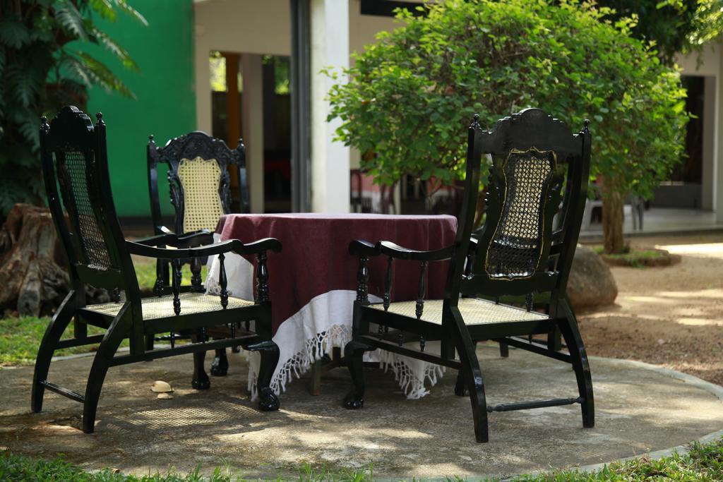 Hotel Cottage Tourist Rest Ponnarankulama Exterior photo